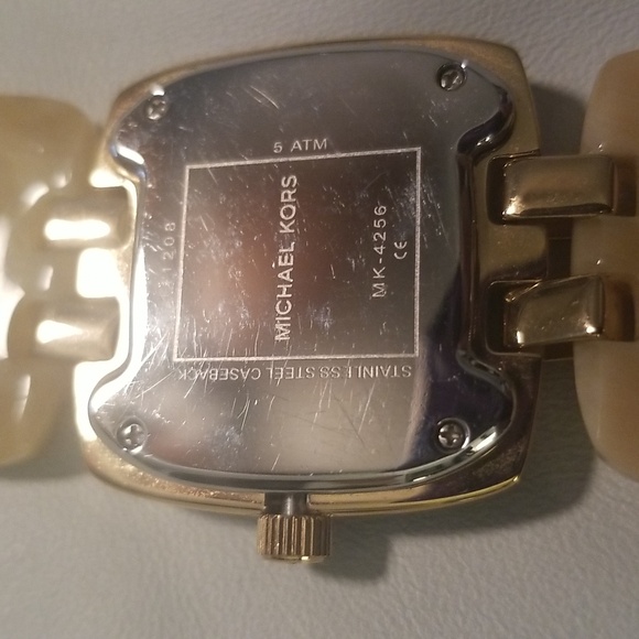 Women's Michael Kors Watch; Goldtone and Tan Faux Horn Link Bracelet Band; 8"L - Picture 4 of 10